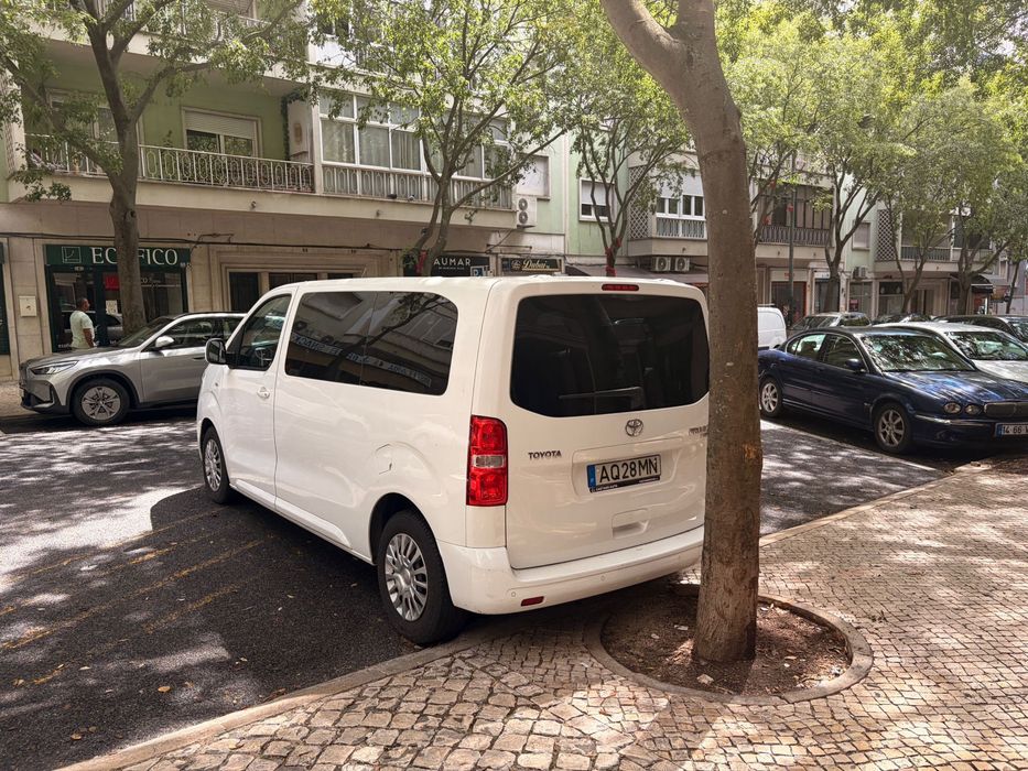 Aluguer de carrinha de carrinha 9 lugares