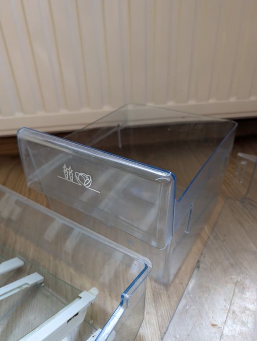 Półka do lodówki Electrolux ERN29750 części kubeł szuflada