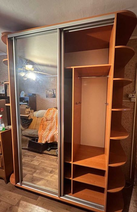 Шафа-купе в гарному стані