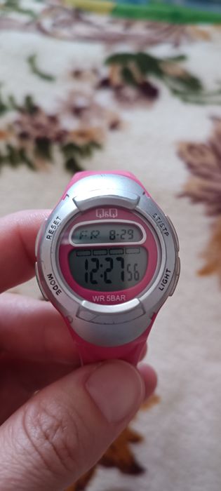 Продам детские часы на девочку QQ