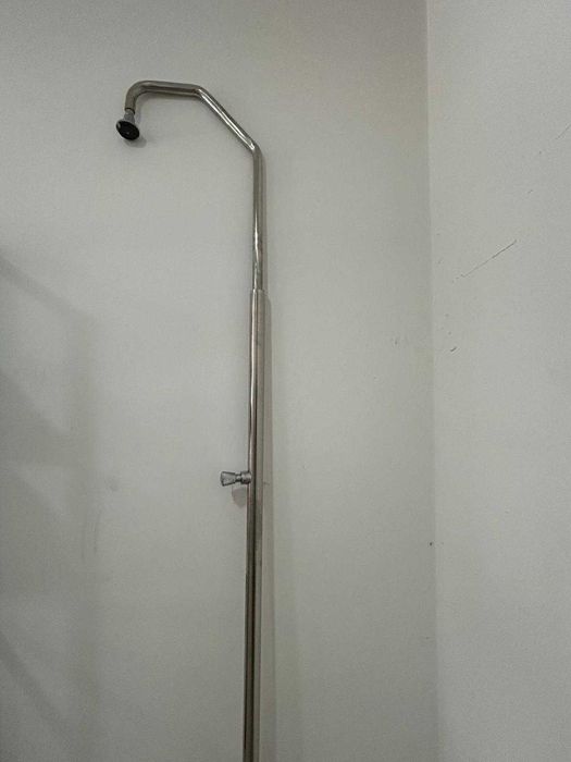 Chuveiro exterior em aço inox AISI-304 com lava-pés