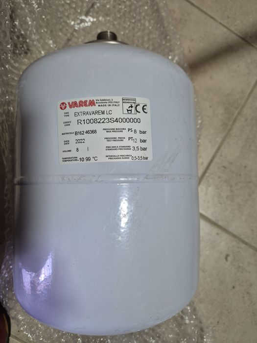 Продам розширювальний бачок Varem