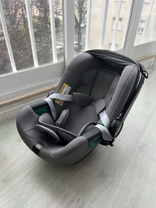 Carrinho de bebe com ovo