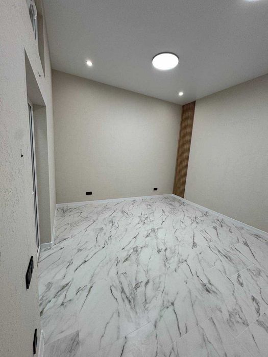 Продам срочно 1комн квартиру шоурум. Цоколь на Французском б-ре.