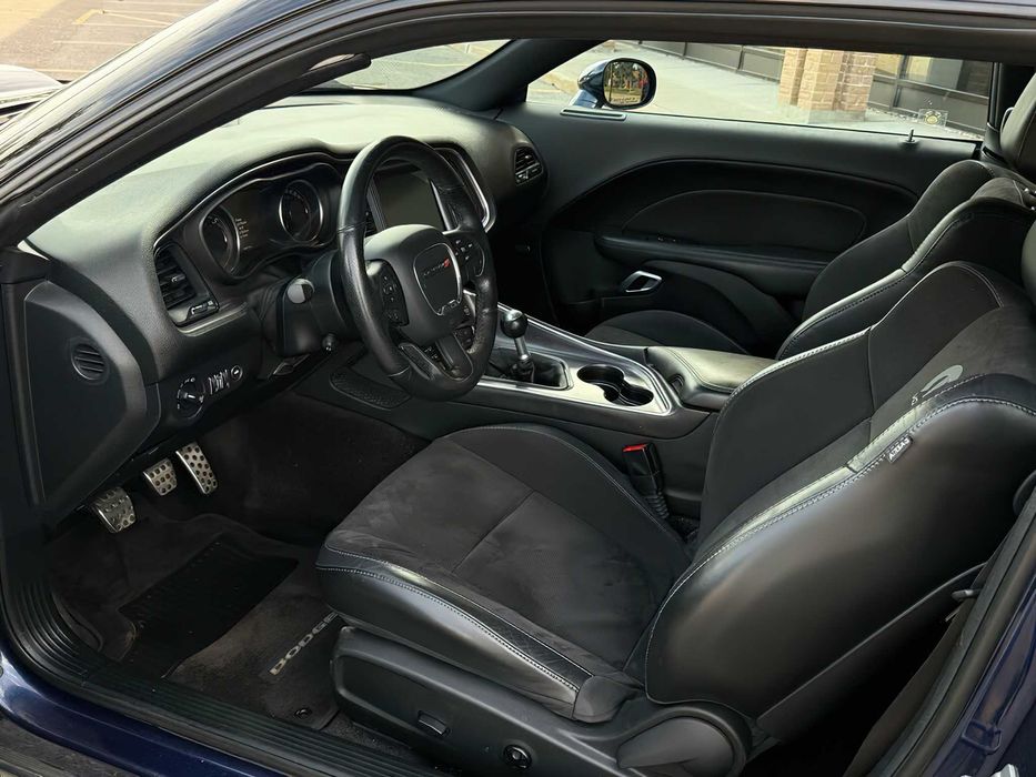 Dodge Challenger      2017