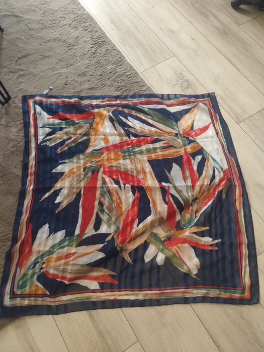 Chusta apaszka Feliciani idealna 85/85cm