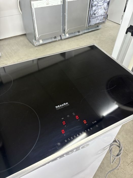 Індукційна варильна поверхня Miele KM 6307 з Німеччини Плита