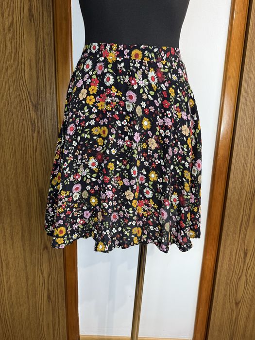 Spódnica w kwiatki spódniczka czarna w kolorowe kwiaty