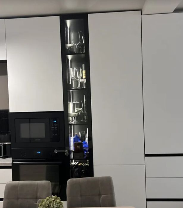Продаж 1к квартири 52 кв. м на вул. Київська