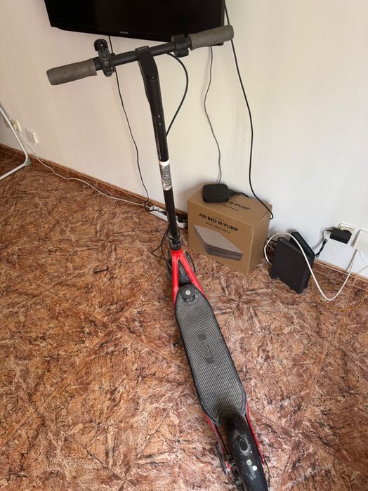 2 trotinete avariada