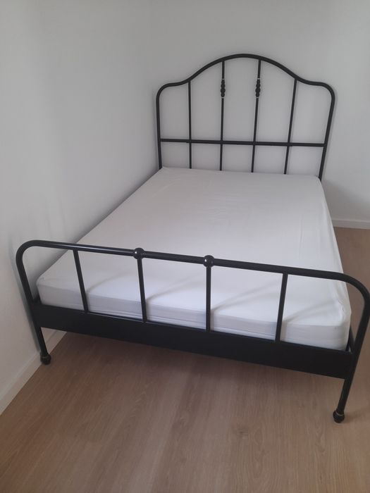 Cama de casal s/ colchão
