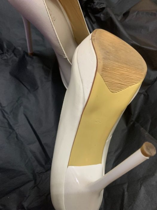 Туфлі жіночі шкіряні білі Startys