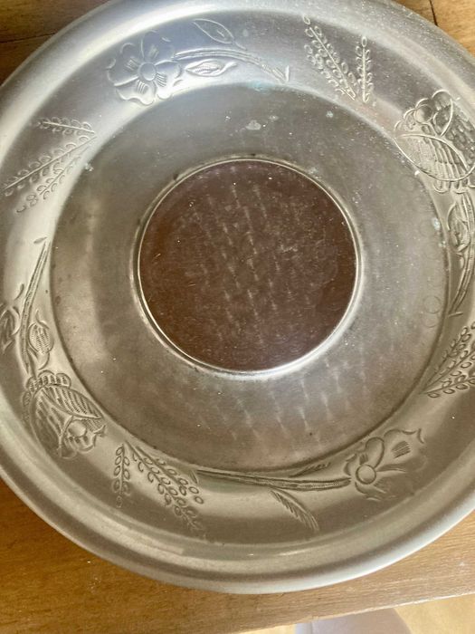 Conjunto Antigo em Estanho Trabalhado - Terrina e Travessa