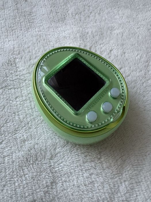 Tamagotchi 4U Plus