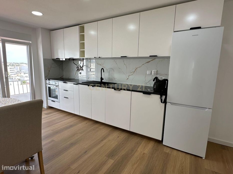 Apartamento T2 Remodelado, Equipado e Mobilado - Olhão