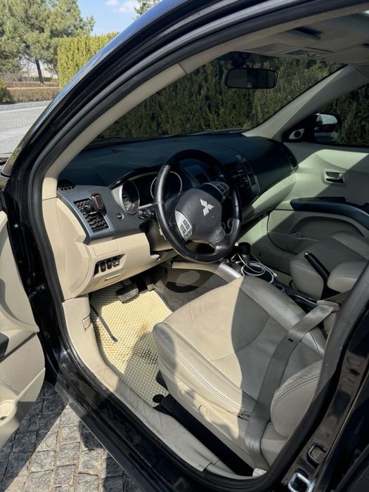 Mitsubishi Outlander XL