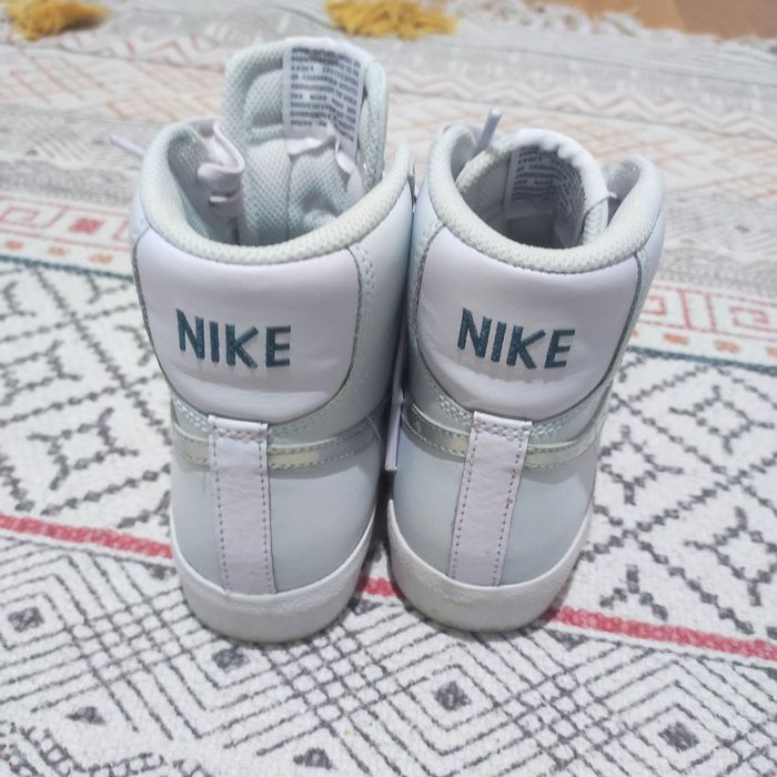 Vendo tênis bota Nike Senhora