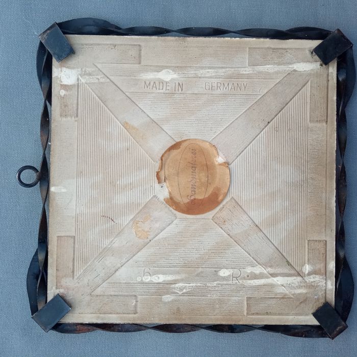 Kafel ozdobny w oprawie sygnowany niemiecki