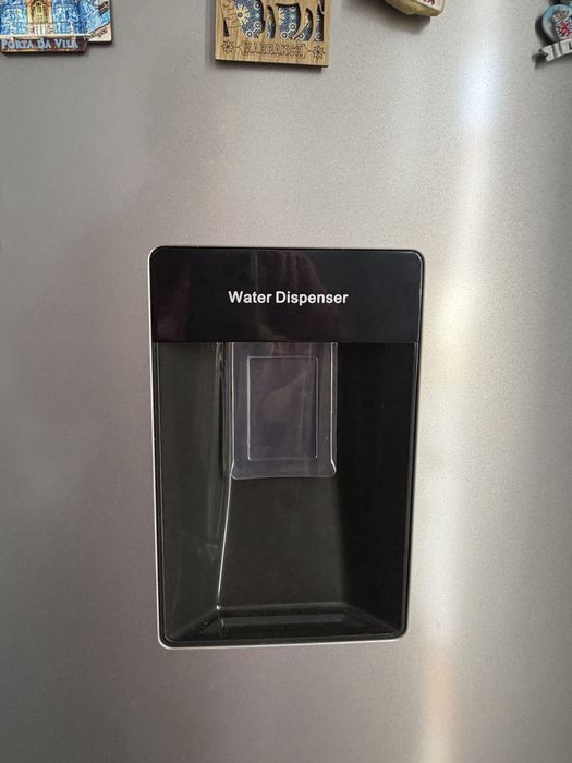 Frigorifico combinado Kunft com dispensador de água