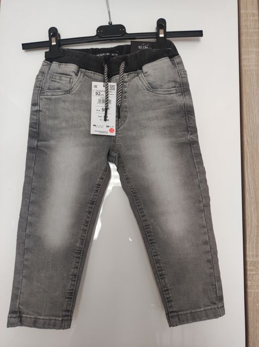 Nowe szare jeansy chłopięce Reserved