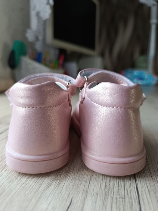 Взуття для дівчинки (туфлики,макасіни, домашні тапулі)