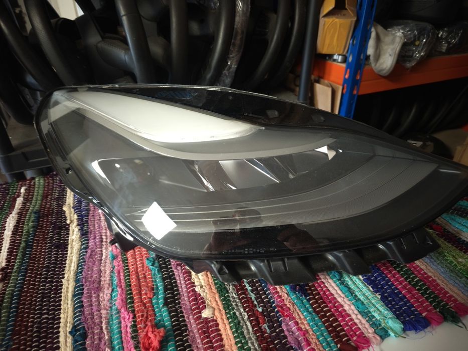 Farol direito full Led Tesla Y