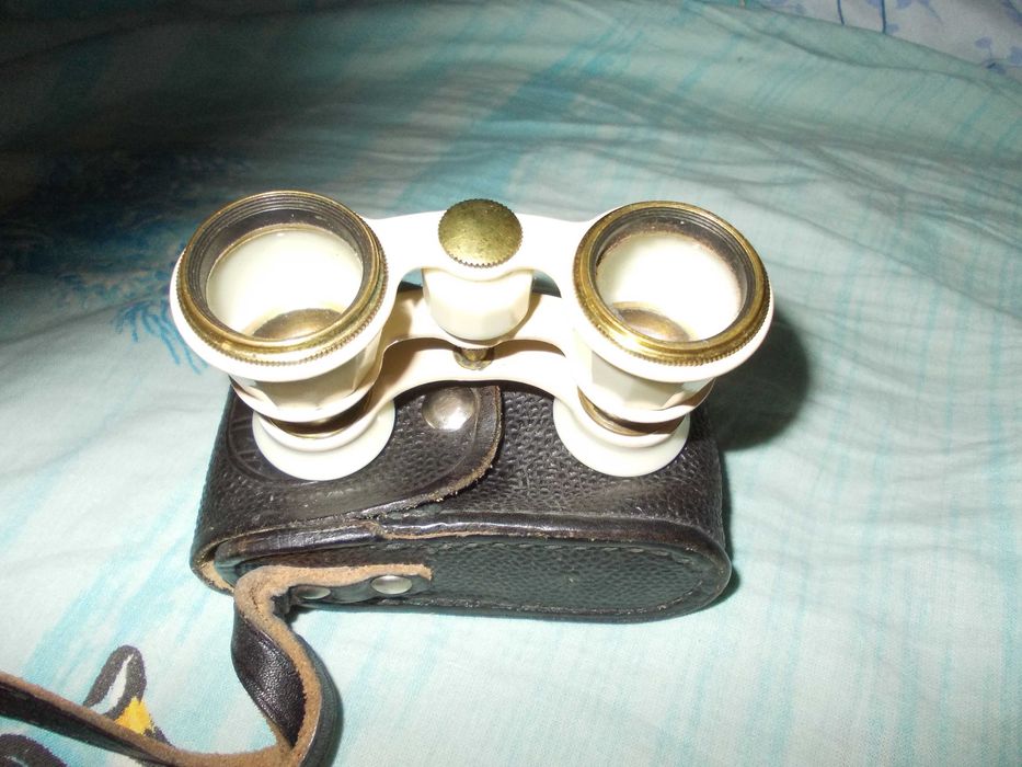 Бинокль театральный в хорошем состоянии,линзы без царапин.СССР.