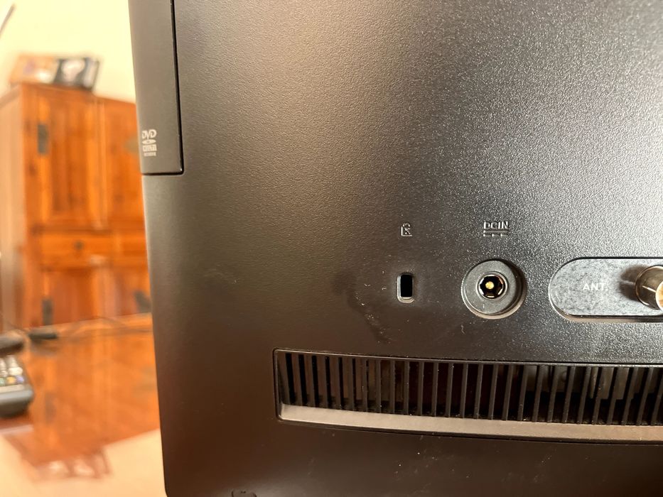 PC ASUS all-in-One ET 2410 i3 4GB RAM 1TB disco 23.6"