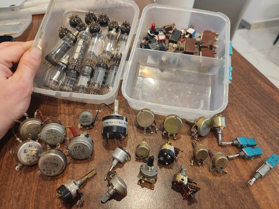 Zapas części Unitra po sąsiedzie