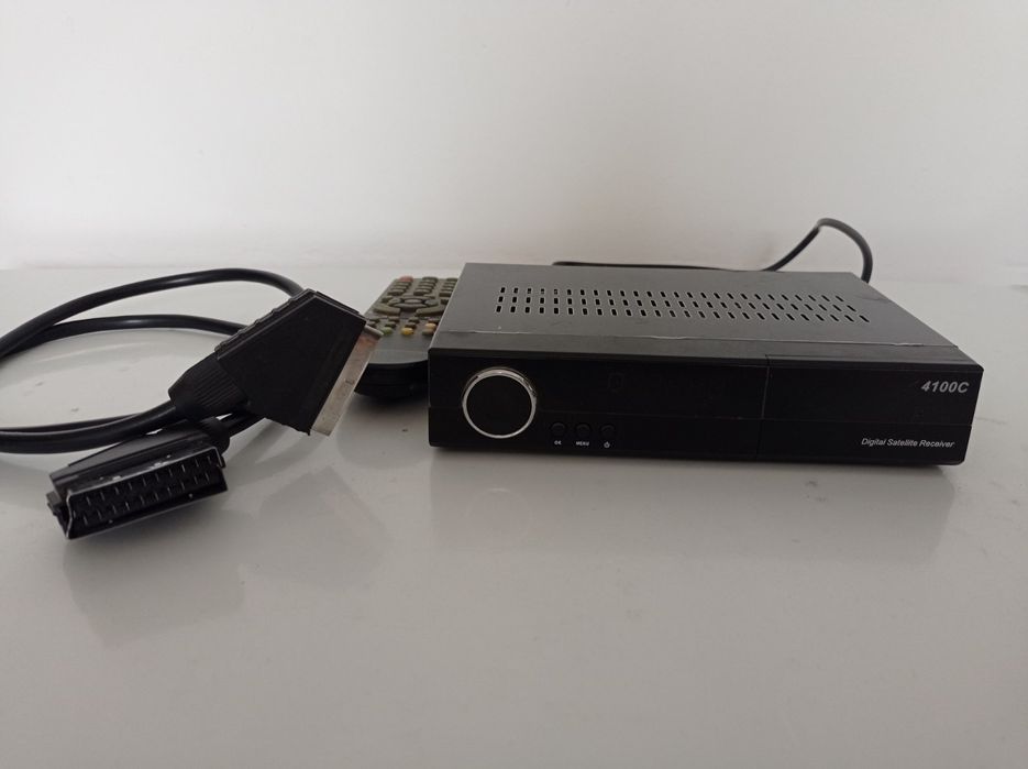 Супутникова антена  на два тюнера та два тюнера до неї