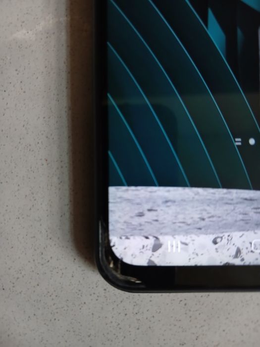 Telemóvel Samsung Galaxy  M13 - ecrã partido mas a funcionar