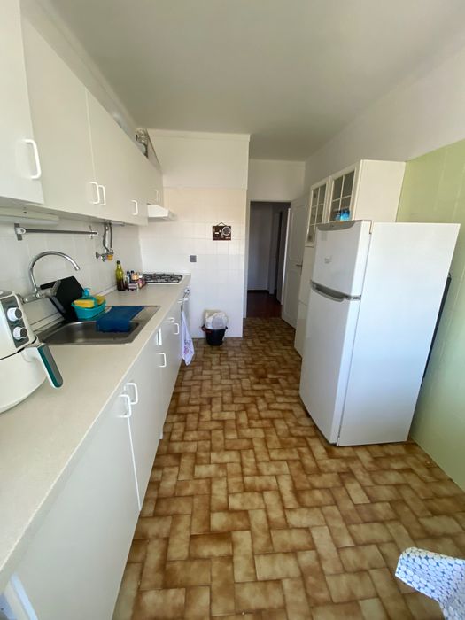 Quarto grande ! E bem localizado