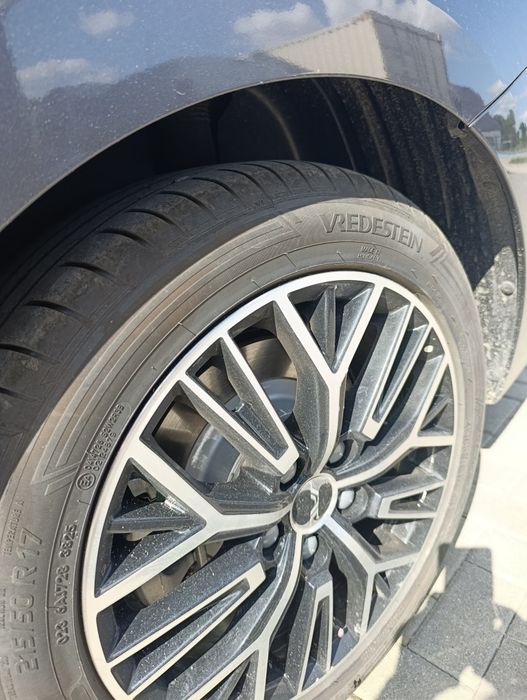 Komplet opon letnich Vredestein  215/50 R17