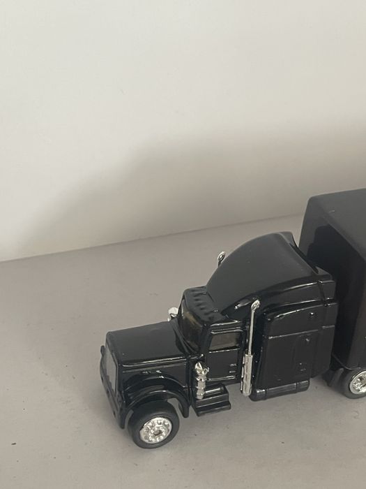 Camião miniatura novo