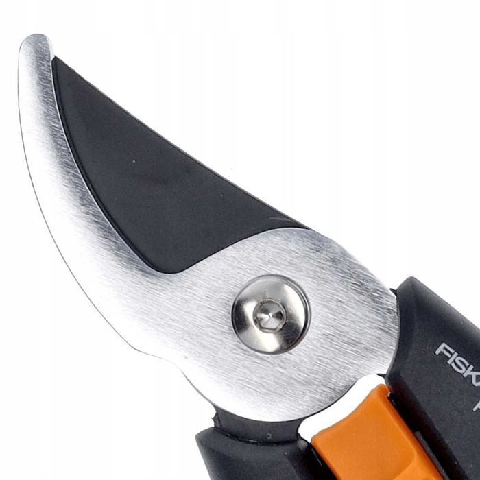 Fiskars SOLID Pruner P121 sekator nożycowy do 20mm