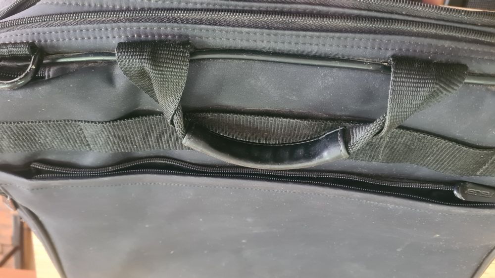 Сумка ноутбука, фірмова,  багато карманів та відділеньь