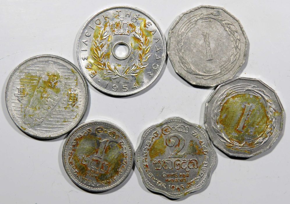 MOEDAS 4 Paises diferentes - 6 Exemplares . Veja as imagens - Só 3€