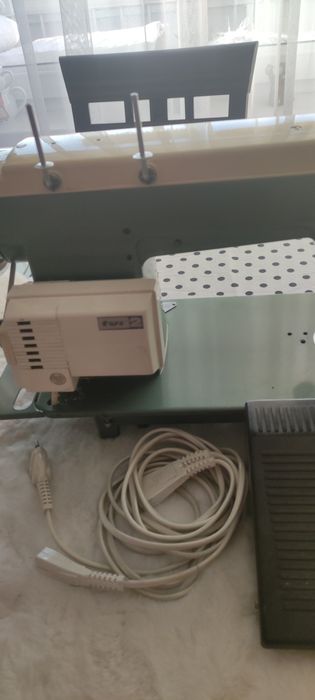Maszyna elektryczna do szycia