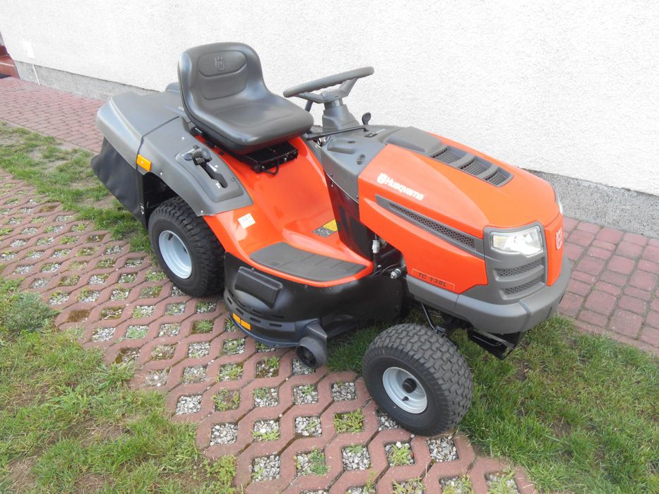 Traktorek-Kosiarka 2022r. HUSGVARNA TC-138L KRAJOWA silnik HUSGVARNA z pompą 15KM.