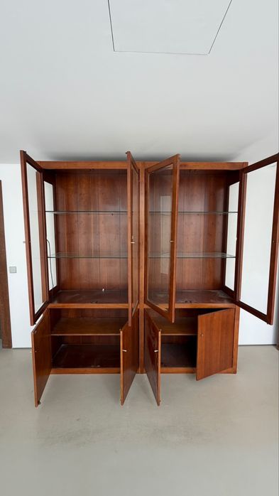 Móvel Vitrine de Sala / Estante Grande em Madeira