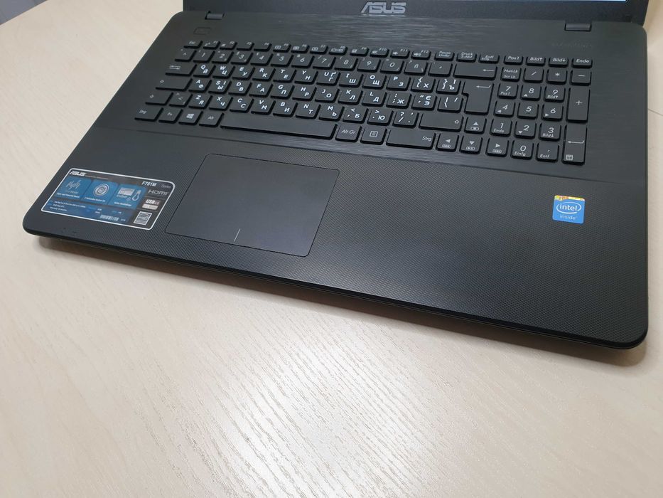 Великий ноутбук Asus 17.3 / Intel / RAM 8 GB / SSD