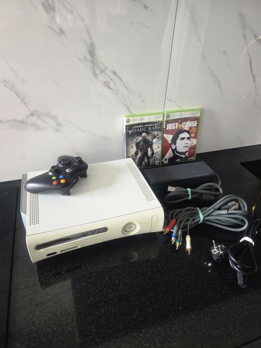Konsola Xbox 360 biala Pad bezprzewodowy Gry kable sprawne!