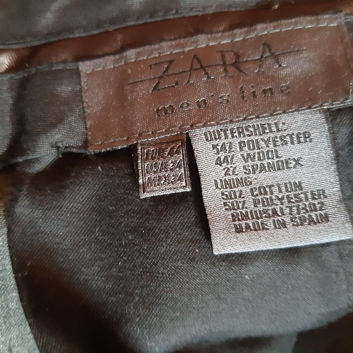 Calças cinza de fato .44 e outras castanhas como mostra as fotos.