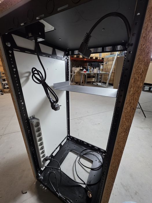 Szafka RACK 19” z blatem + gniazda zasilające  metalowa, profesjonalna