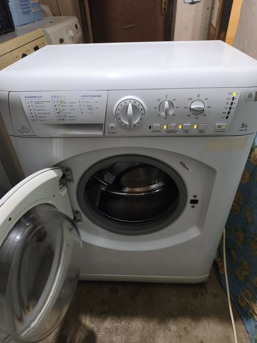 Стиральная машина Ariston 5 кг
