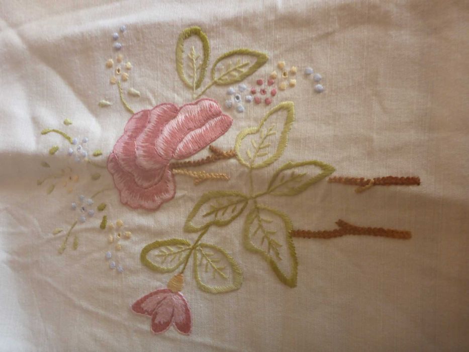 Linho Puro - 3 requintadas toalhas casa banho, bordado floral manual