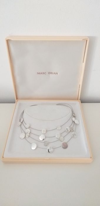 Colar com caixa de oferta