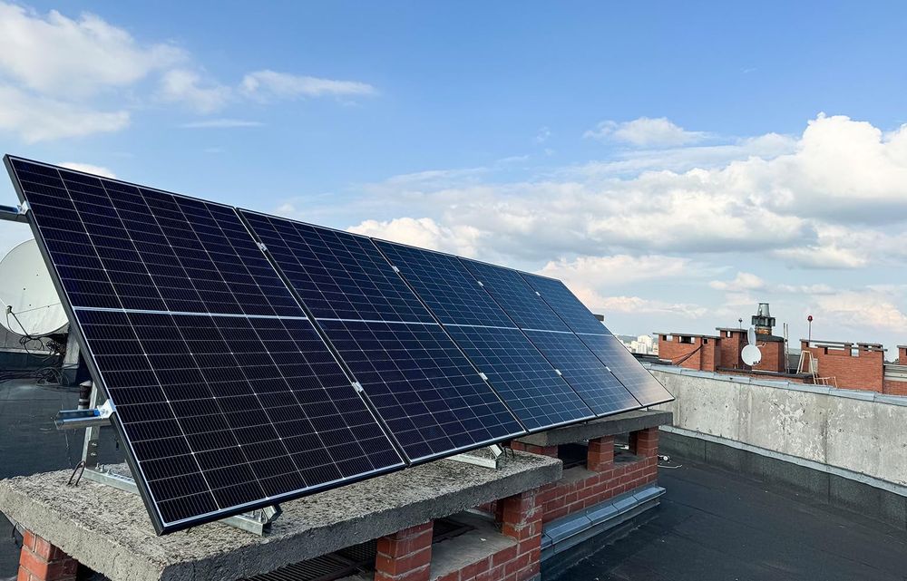 Монтаж установка інверторів солнечных панелей сонячних панелей станцій