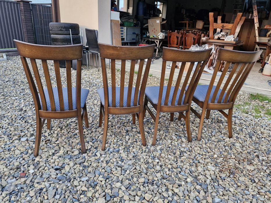 Стільці дубові .