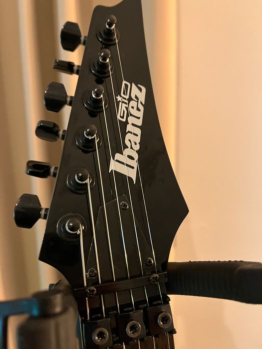 Guitarra ibanez gio GRG270B + Amplificador Peavey vypyr + estojo rijo
